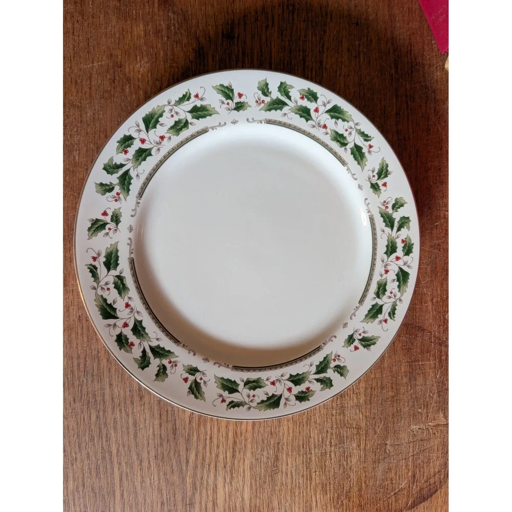 Vtg in Box Royal Limited Holly Holiday Dinner Plates Set of 3 Made in Japan